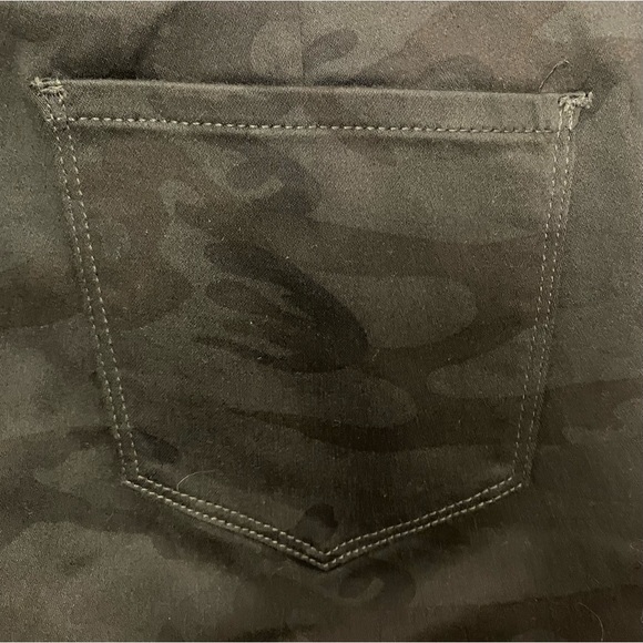 LEVEL 99 Size 26, straight boot cut, dark camouflage  w/gold pinstripe down side - Picture 8 of 9